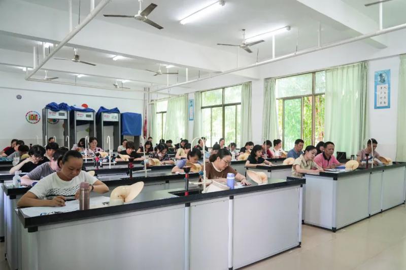 2023年7月6日我校于科学馆举行首届学术年会系列活动之教师解题能力大赛。